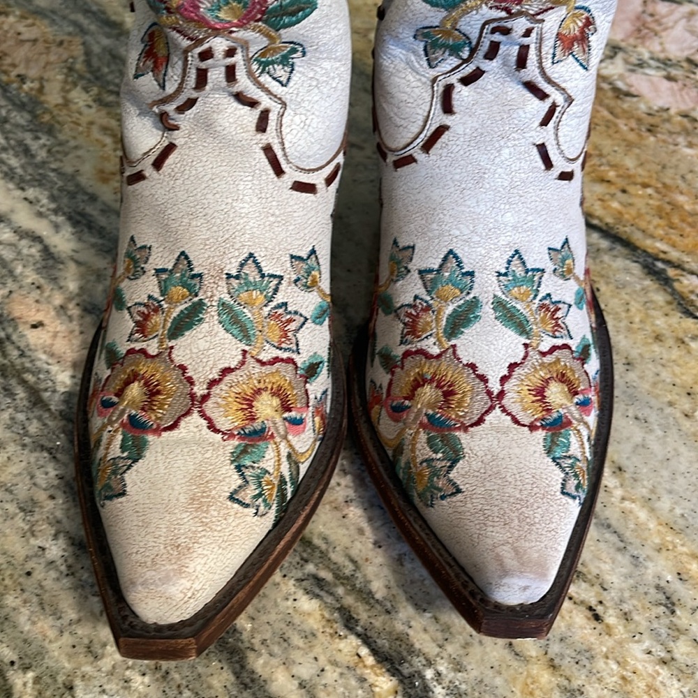 Double D Ranch Ivory Floral Embroidered Western Boots with Brown Trim - Picture 2 of 9